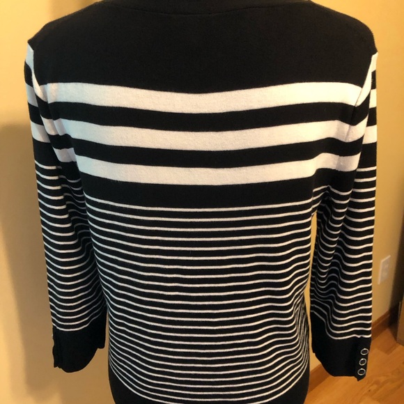 Size LP three-quarter sleeve black and white striped shirt. - Picture 3 of 9
